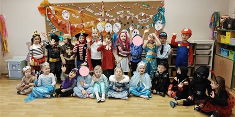 Powiększ grafikę: bal-karnawalowy-673040.jpg