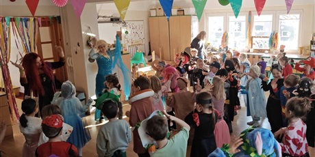 Powiększ grafikę: bal-karnawalowy-673043.jpg