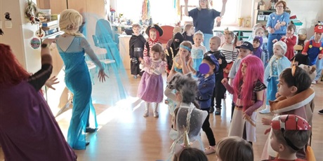 Powiększ grafikę: bal-karnawalowy-673044.jpg