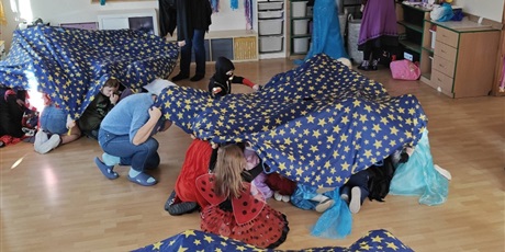 Powiększ grafikę: bal-karnawalowy-673046.jpg