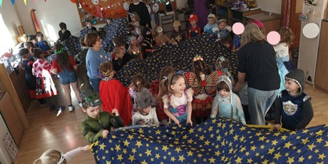 Powiększ grafikę: bal-karnawalowy-673047.jpg