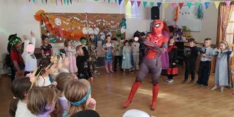 Powiększ grafikę: bal-karnawalowy-673051.jpg