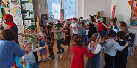 Powiększ grafikę: bal-karnawalowy-673052.jpg