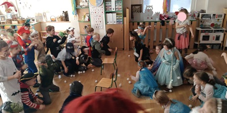 Powiększ grafikę: bal-karnawalowy-673053.jpg