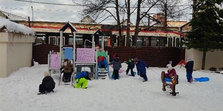 Powiększ grafikę: dzieci-z-zimy-sie-ciesza-676219.jpg