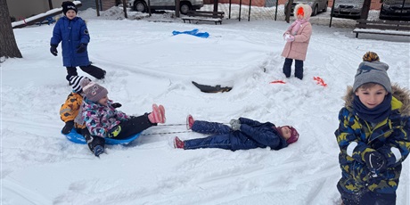 Powiększ grafikę: dzieci-z-zimy-sie-ciesza-676237.jpg