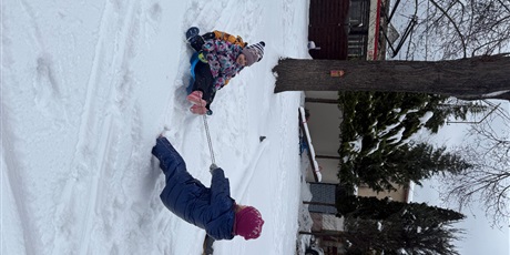 Powiększ grafikę: dzieci-z-zimy-sie-ciesza-676238.jpg