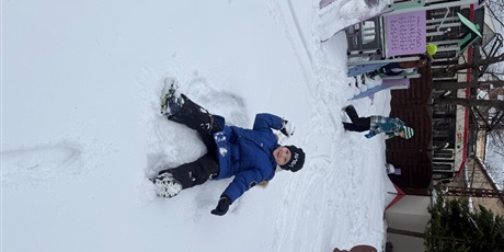 Powiększ grafikę: dzieci-z-zimy-sie-ciesza-676241.jpg