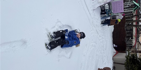 Powiększ grafikę: dzieci-z-zimy-sie-ciesza-676242.jpg