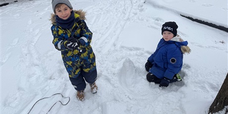 Powiększ grafikę: dzieci-z-zimy-sie-ciesza-676244.jpg