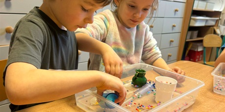 Powiększ grafikę: dzieci-z-zimy-sie-ciesza-683440.jpg