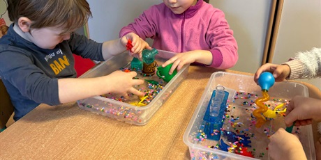 Powiększ grafikę: dzieci-z-zimy-sie-ciesza-683443.jpg