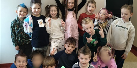 Powiększ grafikę: dzien-smiesznych-fryzur-683424.jpg