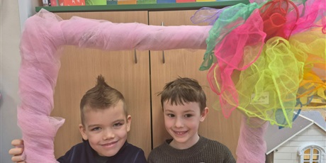 Powiększ grafikę: dzien-smiesznych-fryzur-683426.jpg