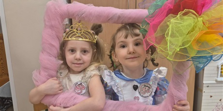 Powiększ grafikę: dzien-smiesznych-fryzur-683428.jpg