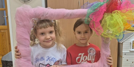 Powiększ grafikę: dzien-smiesznych-fryzur-683429.jpg