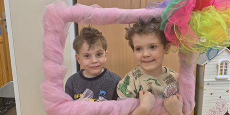 Powiększ grafikę: dzien-smiesznych-fryzur-683430.jpg