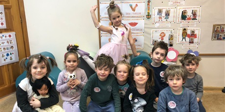 Powiększ grafikę: dzien-smiesznych-fryzur-683431.jpg