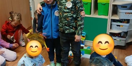 Powiększ grafikę: dzien-smiesznych-fryzur-683433.jpg