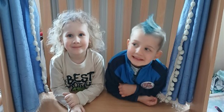 Powiększ grafikę: dzien-smiesznych-fryzur-683435.jpg