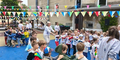 Powiększ grafikę: festyn-z-okazji-dnia-przedszkolaka-716087.jpg