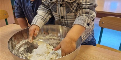 Powiększ grafikę: gr-i-pieczemy-chleb-648624.jpg