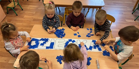 Powiększ grafikę: miedzynarodowy-dzien-praw-dziecka-w-grupie-1-656588.jpg