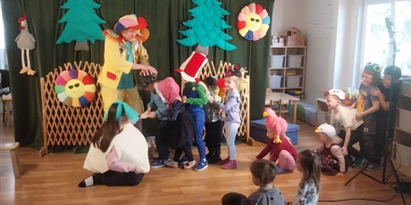 PODWÓRKO DYZIA PIÓRKO- TEATR DLA GR 1 i 2