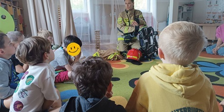 Powiększ grafikę: spotkanie-ze-strazakiem-707283.jpg