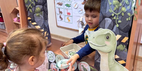 Powiększ grafikę: swiat-dinozaurow-w-grupie-1-677319.jpg