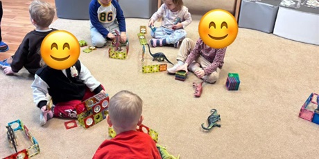 Powiększ grafikę: swiat-dinozaurow-w-grupie-1-677322.jpg