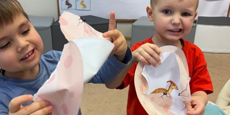 Powiększ grafikę: swiat-dinozaurow-w-grupie-1-677326.jpg