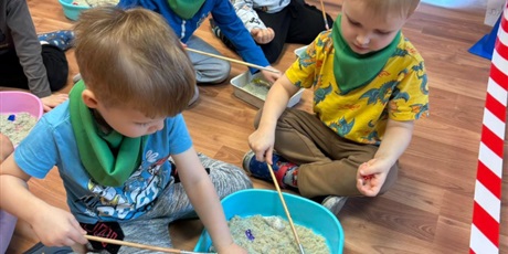 Powiększ grafikę: swiat-dinozaurow-w-grupie-1-677330.jpg