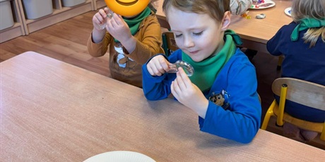 Powiększ grafikę: swiat-dinozaurow-w-grupie-1-677331.jpg