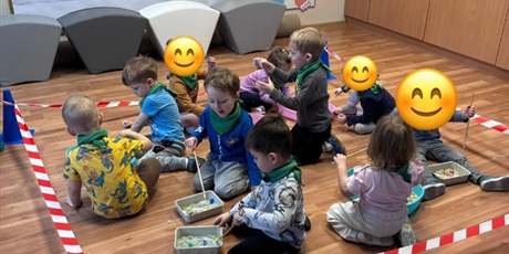 Powiększ grafikę: swiat-dinozaurow-w-grupie-1-677332.jpg