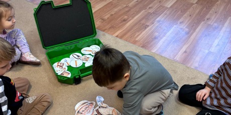 Powiększ grafikę: swiat-dinozaurow-w-grupie-1-677333.jpg