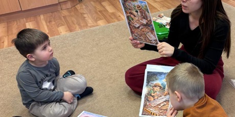 Powiększ grafikę: swiat-dinozaurow-w-grupie-1-677335.jpg