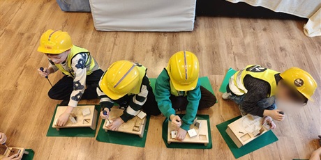 Powiększ grafikę: warsztaty-majster-szef-673393.jpg