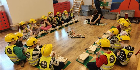 Powiększ grafikę: warsztaty-majster-szef-673394.jpg