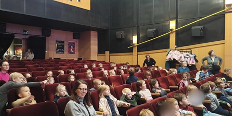 Powiększ grafikę: wyjscie-do-kina-zak-przytul-mnie-670933.jpg