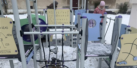 Powiększ grafikę: zimowe-zabawy-670936.jpg