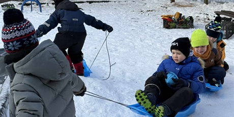 Powiększ grafikę: zimowe-zabawy-670939.jpg