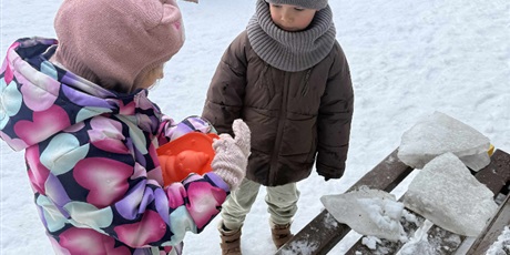 Powiększ grafikę: zimowe-zabawy-670942.jpg