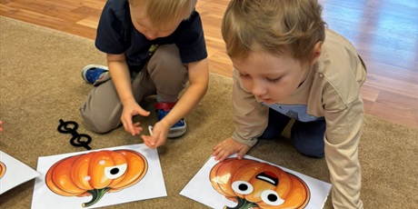 Powiększ grafikę: DYNIOWE ZABAWY