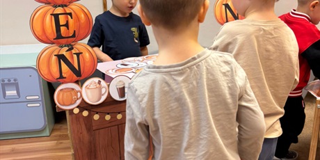 Powiększ grafikę: DYNIOWE ZABAWY