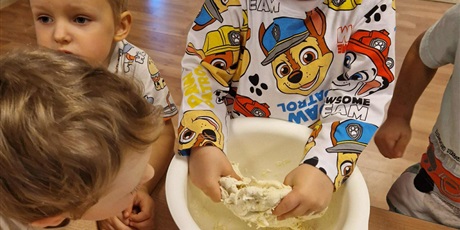 Powiększ grafikę: PIECZEMY CHLEB