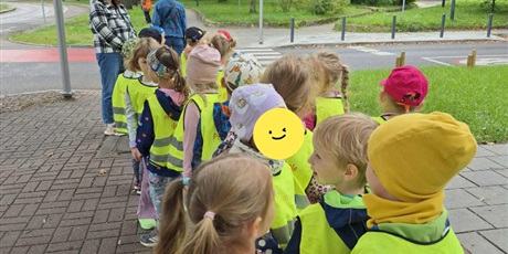 Powiększ grafikę: SPACER - RUCH DROGOWY 