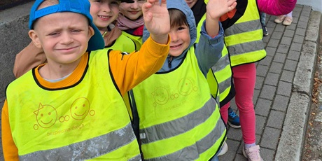 Powiększ grafikę: SPACER - RUCH DROGOWY 