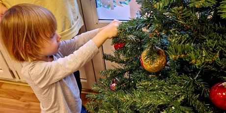 Powiększ grafikę: UBIERAMY CHOINKĘ 