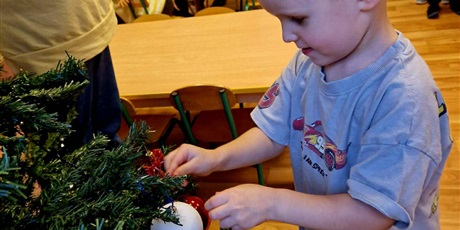 Powiększ grafikę: UBIERAMY CHOINKĘ 